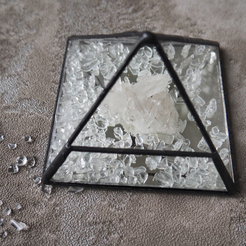 黄金比ピラミッドのガラスケース✨浄化セットにも✨底が鏡になっている