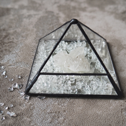 黄金比ピラミッドのガラスケース✨浄化セットにも✨底が鏡になっている