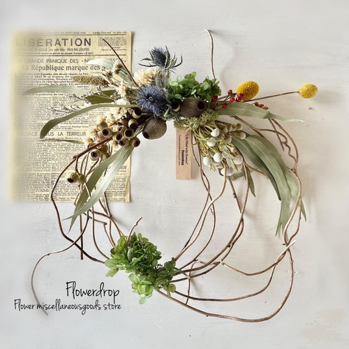 ちょっとだけ変わった植物のドライフラワーのナチュラルリース ドライ