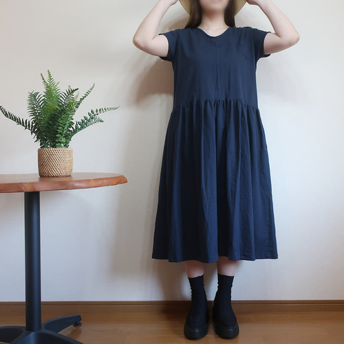 【新品、未使用】lachicbaton胸元ギャザーワンピース 新品、未使用】lachicbaton胸元ギャザーワンピース