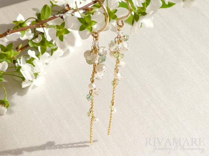 「風に煌めく緑のリアン」エメラルド グリーンガーネット ペリドット 淡水パール ロングピアス