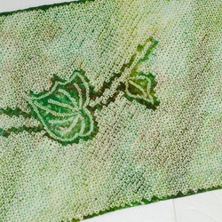 正絹　緑の絞りはぎれ　1.1m 和小物、つまみ細工などに 2枚目の画像