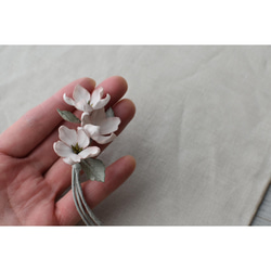 【布花】小さなお花のコサージュ（ホワイト系）/一点物 6枚目の画像