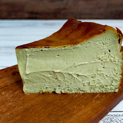 イタリア産高級ピスタチオのバスクチーズケーキ 1枚目の画像