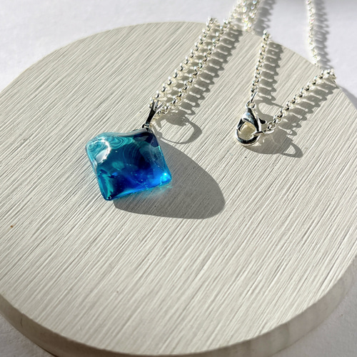 コバルトブルーのネックレス☆再販 / レジン / 海 / 水面 コバルトブルーのネックレス☆再販 / レジン / 海 / 水面