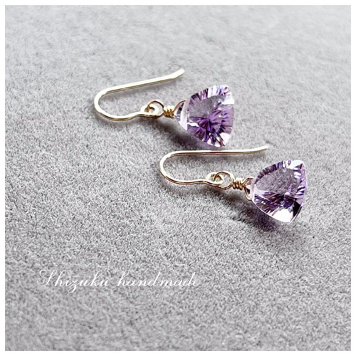 14kgf/トライアングル宝石質ピンクアメジストのコンケーブカットピアス
