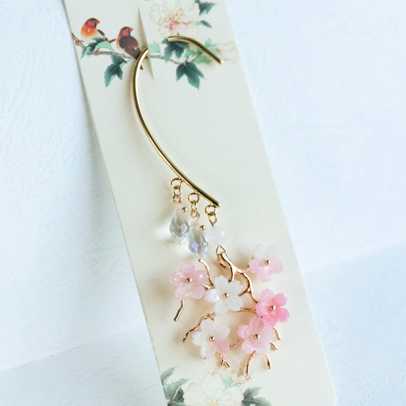 色が変わる　桜　イヤーフック 季節の花　片耳用　 2枚目の画像