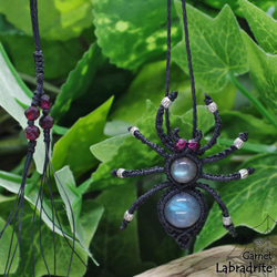 月と太陽を象徴する魔石『ラブラドライト』蜘蛛マクラメ編トップネックレス3 4枚目の画像