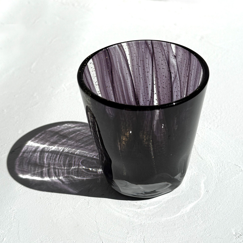 金箔ロックグラス・ブラックストリーム：黒と金のモダンロックグラス：男性に人気