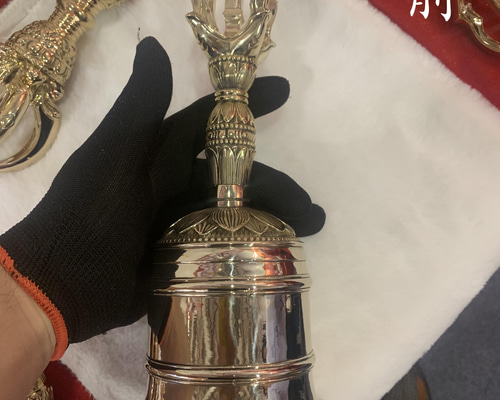 【修縁堂】チベット密教法器 宝珠鐘 チベタンベル 真鍮製 金剛鈴 仏教 25cm チベット密教法器 宝珠鐘 チベタンベル 真鍮製 金剛鈴 仏教美術 25cm
