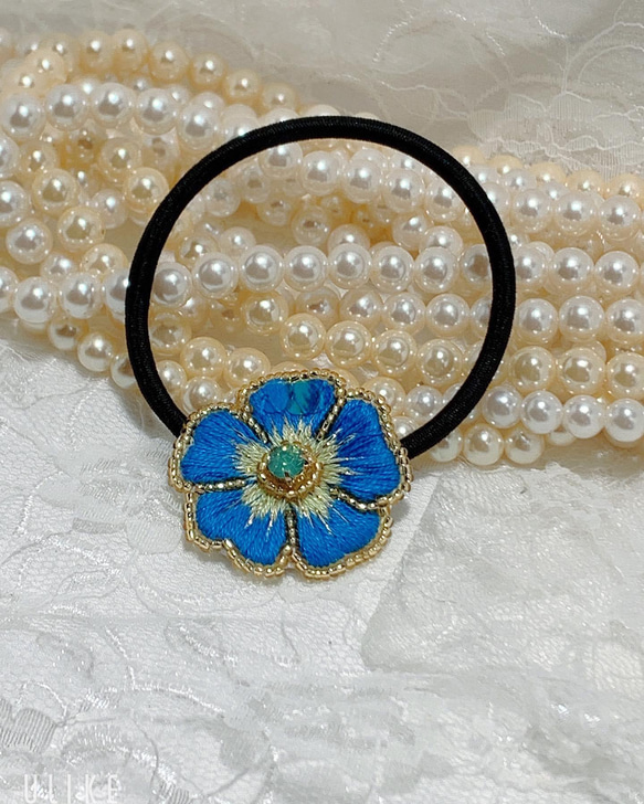 刺繍のお花 embroidery flower   ヘアゴムorブローチ 4枚目の画像