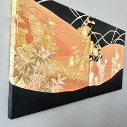 着物のファブリックパネル　黄金の菊花（2枚セット）サスティナブル  着物リメイク　インテリア 1枚目の画像