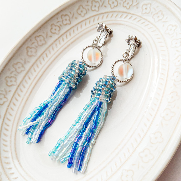 「晴れやかブルー2022」海の光 イヤリング 3枚目の画像