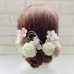 白*金 ピンポンマム❁ つまみ細工小花 ❁﻿成人式 振袖 髪飾り 3枚目の画像