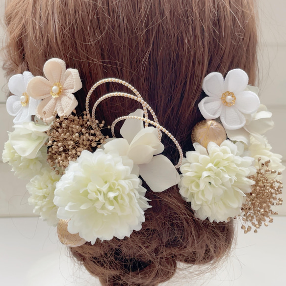 白*金 ピンポンマム❁ つまみ細工小花 ❁﻿成人式 振袖 髪飾り 5枚目の画像