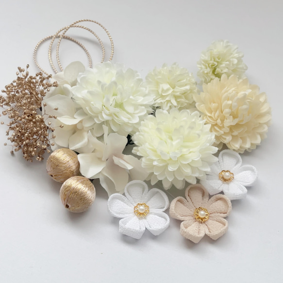 白*金 ピンポンマム❁ つまみ細工小花 ❁﻿成人式 振袖 髪飾り 10枚目の画像