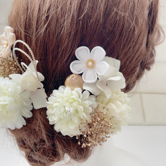 白*金 ピンポンマム❁ つまみ細工小花 ❁﻿成人式 振袖 髪飾り 6枚目の画像