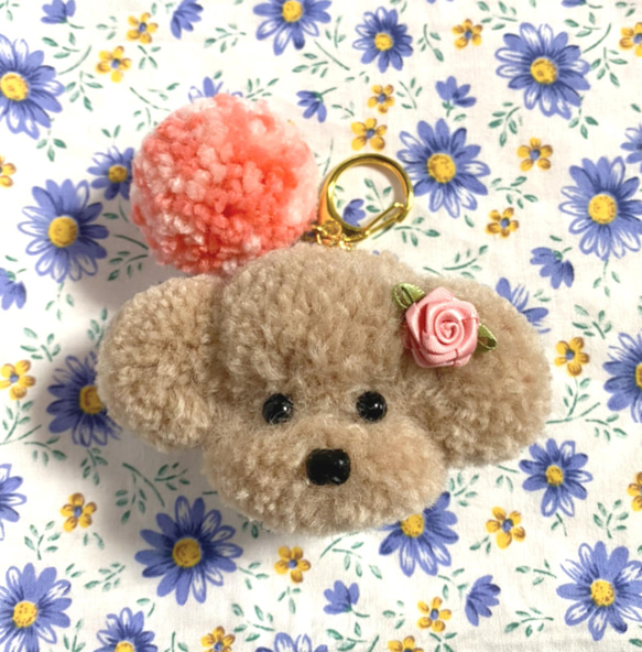 カラフルミニぽんぽん付 毛糸のぽんぽん トイプードルのキーホルダー  