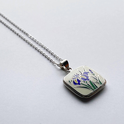 カキツバタ 七宝焼のペンダント 丹銅メタル七宝 ネックレス