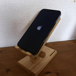 スマホスタンド　iPhoneスタンド　角度無段階調整式  色:木目が綺麗なクリアー塗装 18枚目の画像