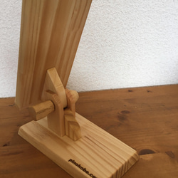 スマホが幸せになる手作りスマホスタンド　角度調整式　木製　おしゃれ　ぬくもり　癒し　色クリアー 4枚目の画像