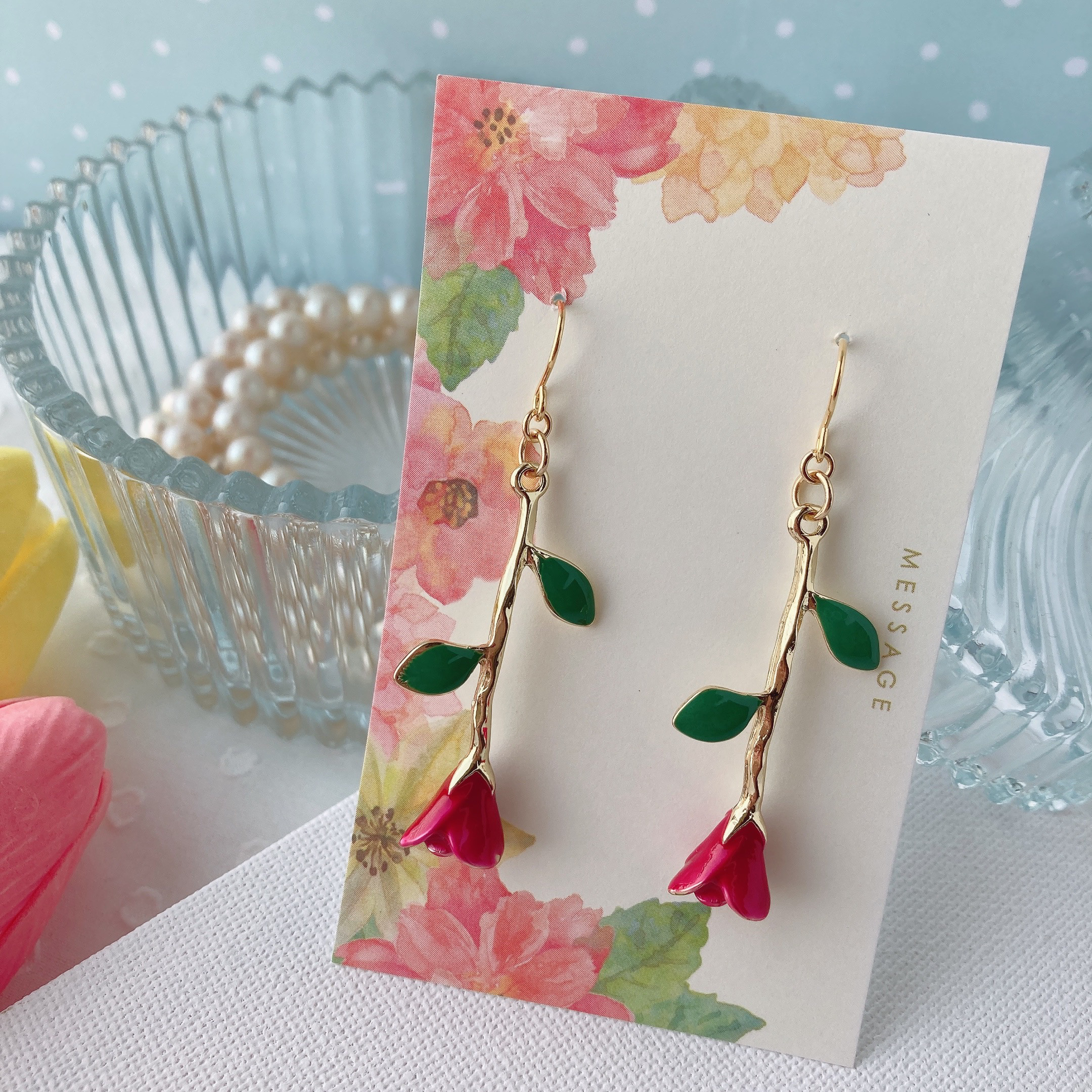 13 アバロンお洋服の女性と薔薇の花束＆転写ビーズピアスorイヤリング