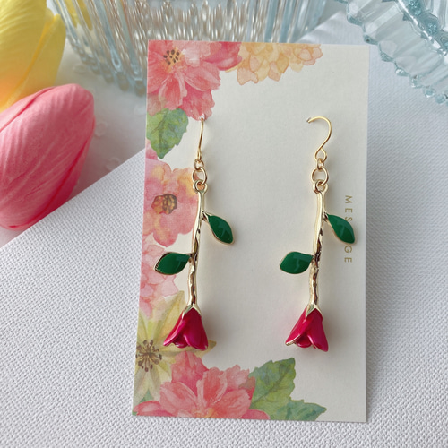 赤い薔薇ピアス*バラばらローズ*おしゃれで大人可愛いフラワー花ピアス