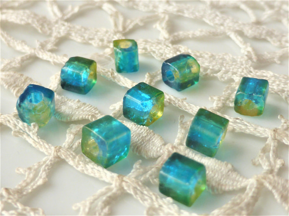 歪みキューブ　青緑緑　チェコビーズCzech Glass Beads10個 2枚目の画像