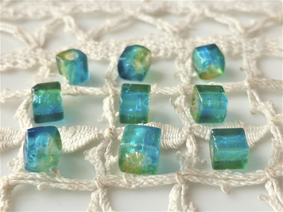 歪みキューブ　青緑緑　チェコビーズCzech Glass Beads10個 1枚目の画像