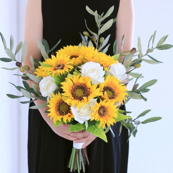 オリーブと向日葵ブーケ 〜natural taste wedding 〜 ブーケ シュシュ