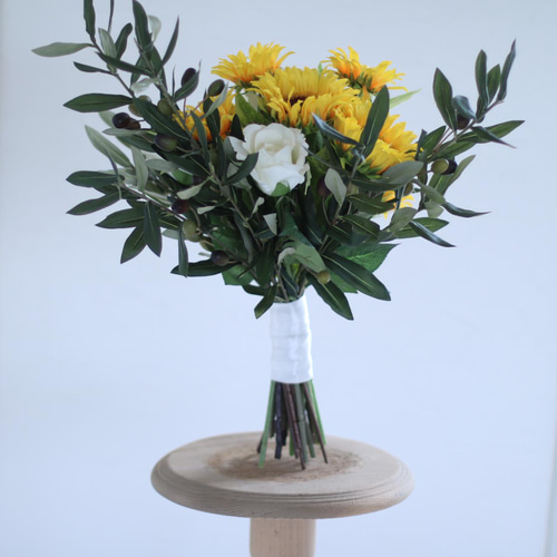 オリーブと向日葵ブーケ 〜natural taste wedding 〜 ブーケ シュシュ