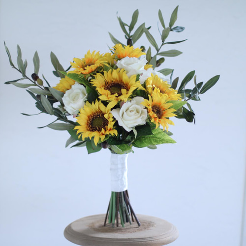 オリーブと向日葵ブーケ 〜natural taste wedding 〜 ブーケ シュシュ