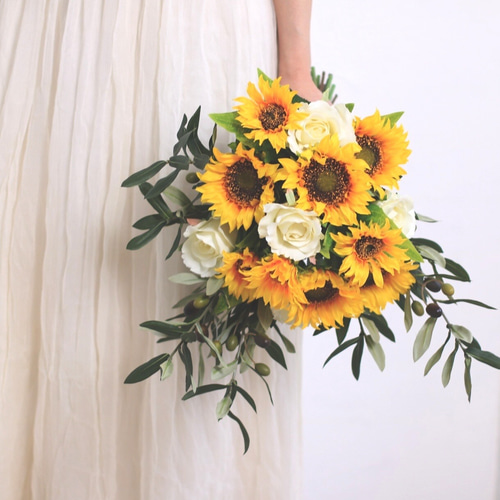 オリーブと向日葵ブーケ 〜natural taste wedding 〜 ブーケ シュシュ