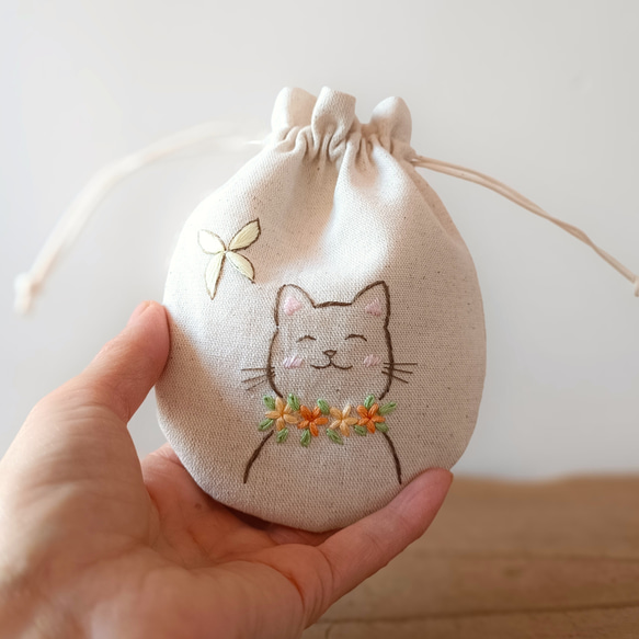 【ドネイション対応作品】にっこり猫さんの刺繍ミニ巾着 4枚目の画像