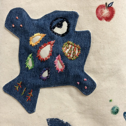 魚とりんごのキャンバストート②ブルー《刺繍＆手描き》エコバック☆ 5枚目の画像