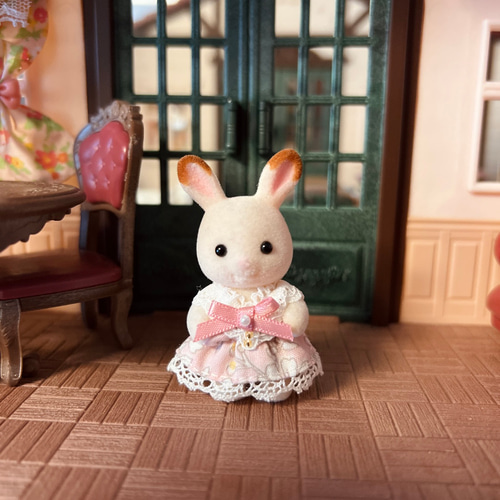 シルバニア*お花柄ワンピース*赤ちゃんサイズ おもちゃ・人形 シルバニア*お花柄ワンピース*赤ちゃんサイズ おもちゃ・人形