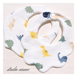 [  dinosaur cotton bib  ]   名入れ　スタイ　刺繍　男の子  女の子  出産祝い  ガーゼ 1枚目の画像