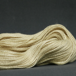 草木染の高級DKヤーン　Baby Alpaca 50％、Silk 25％, Linen 25% Yomogi 5枚目の画像