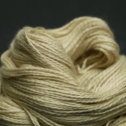 草木染の高級DKヤーン　Baby Alpaca 50％、Silk 25％, Linen 25% Yomogi 4枚目の画像