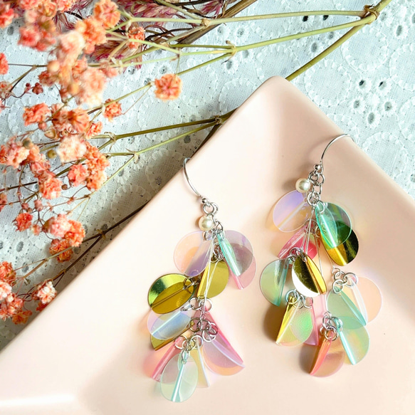 4色スパンコールのゆらゆらピアス/イヤリング《シルバー金具》 ピアス