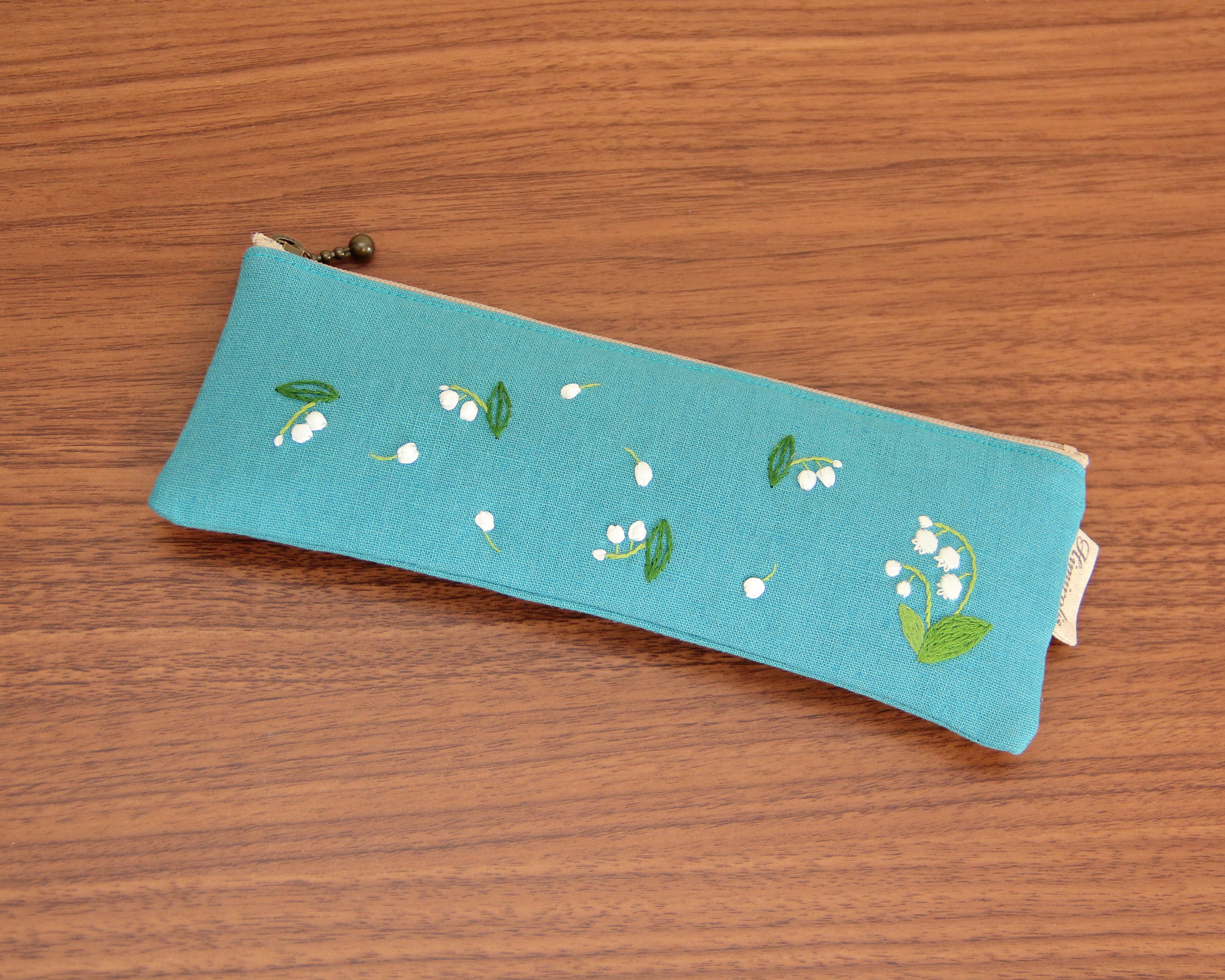 かみゆら様専用 ＊手刺繍＊動物たちの花火大会 ポーチとペン