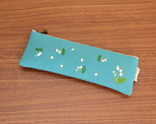 手刺繍入　貝ボタン付き メガネケース/ペンケース【うさことすずらん】 787ac956ba88814652bdabbe1743b6