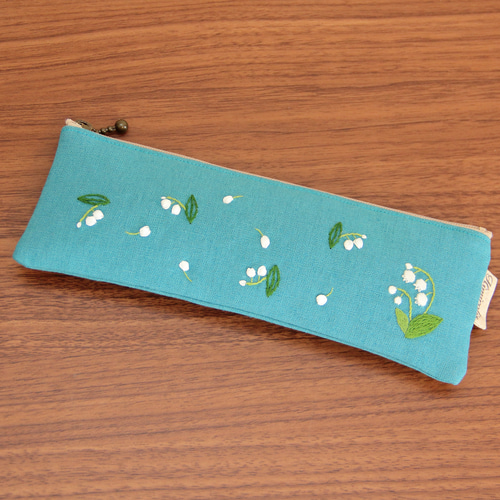 手刺繍入　貝ボタン付き メガネケース/ペンケース【うさことすずらん】 ペンケース すずらん 手刺繍 ペンケース Himirolis 通販 13805063