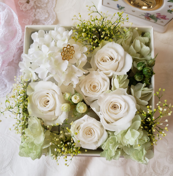 ドライフラワーアレンジメント（バラ、紫陽花）ラッピング無料スタンドサービス バンクシアと紫陽花のドライフラワーアレンジ L｜おしゃれな祝い