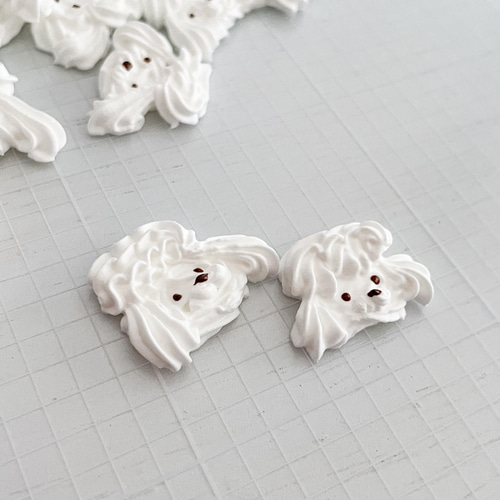 わんちゃん／ホイップ/2pcs デコパーツ breeze 通販 13805611｜Creema