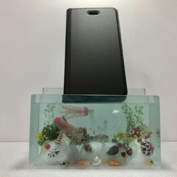 スマホスタンド(大) 海の中の世界　貝とクラゲと海藻と 1枚目の画像