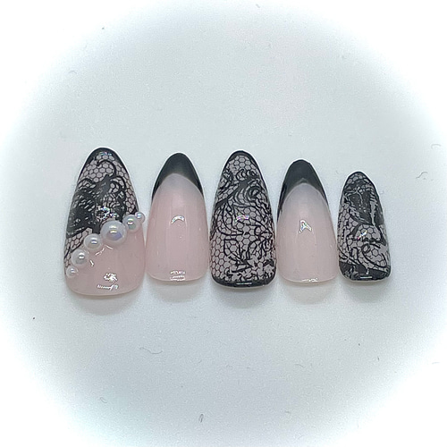 ＊ネイルチップセット 黒い花柄 フレンチネイル ブラック ホワイト　24枚入り N393》既成ネイルチップ24枚セット 黒 ブラック 花柄 大人可愛い