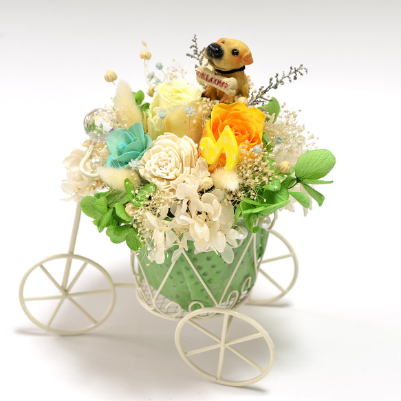 ワンちゃんと音楽が好きの方へ 花カゴのフラワーアレンジ 犬 ドッグ 2枚目の画像