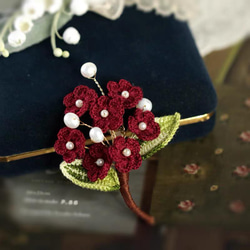 コデマリのブローチ パール 小さな花 ワインレッド 花束 1枚目の画像