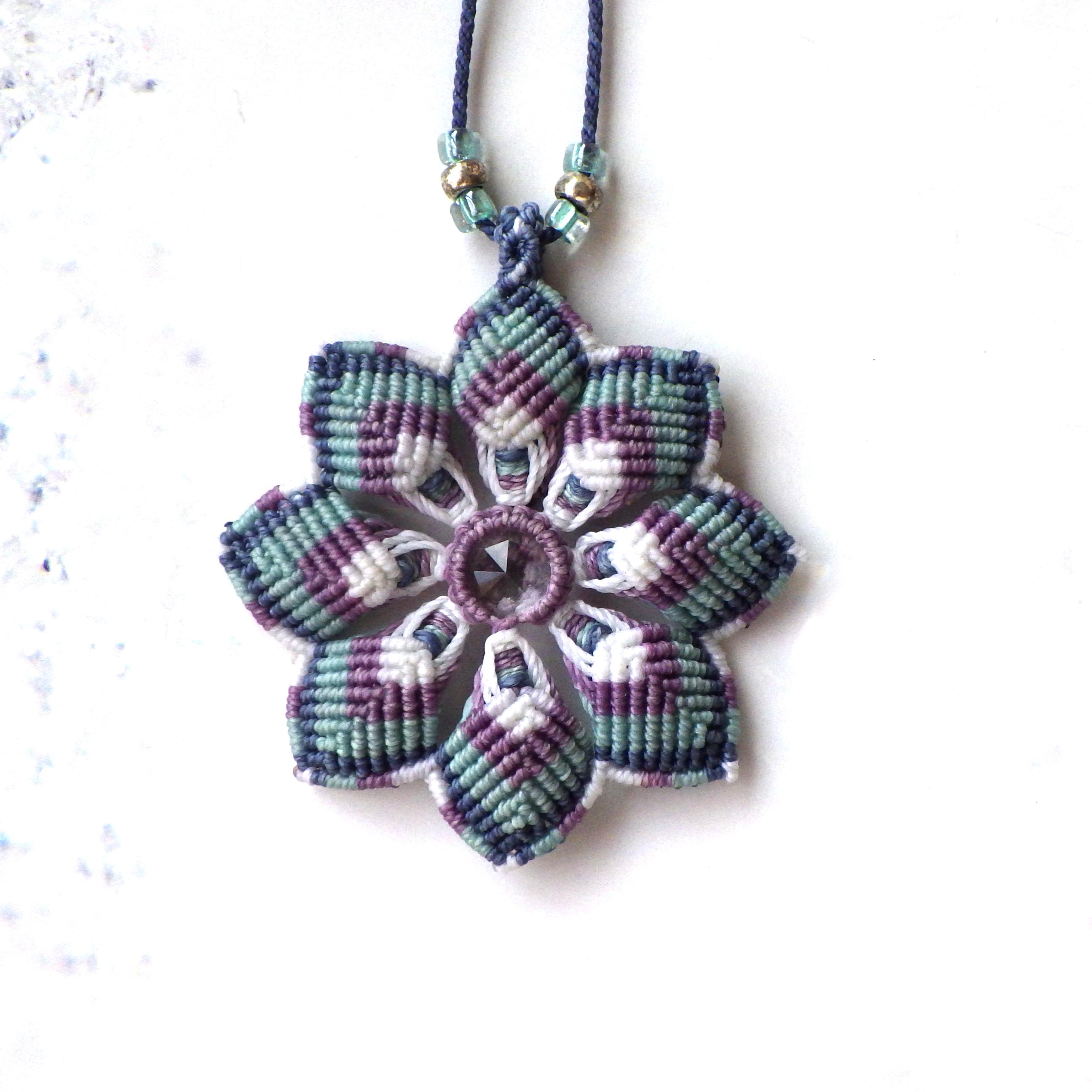 クリスタルのマクラメネックレス「クレマチス」